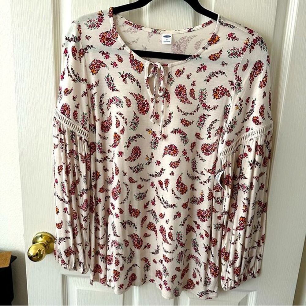 Old Navy relaxed boho tie-neck cream floral top